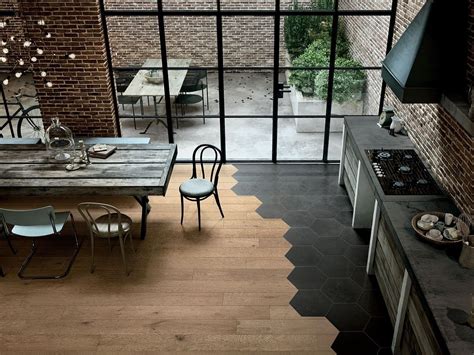 Abbinamento creativo tra gres e parquet