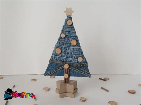 Albero di Natale in jeans e dischi di legno