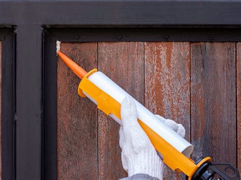 Applicazione colla poliuretanica