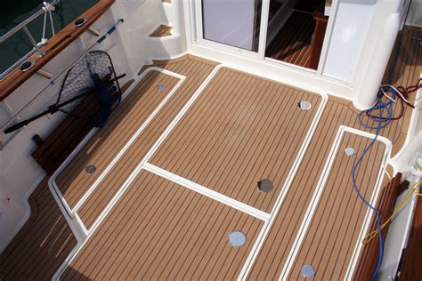 Applicazioni del teak sintetico