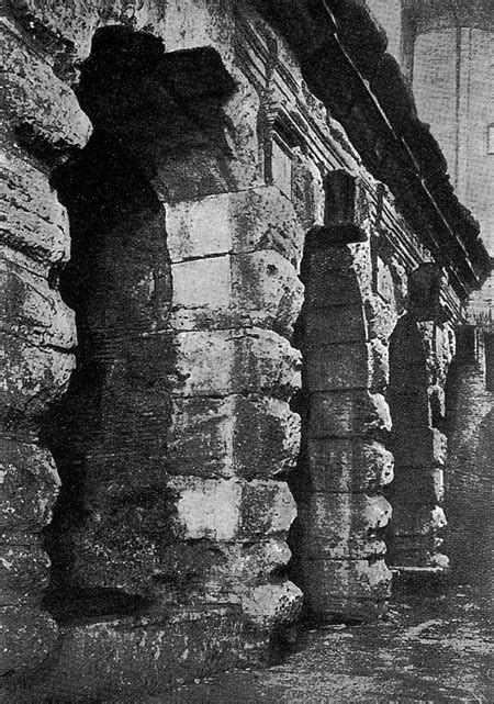 Arcate con bozze rustiche a Roma