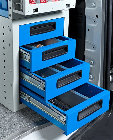 Arredamento furgone con cassettiere