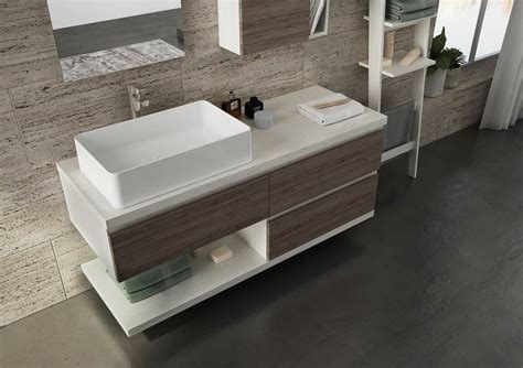 Arredo bagno con top in nobilitato acrilico lucido