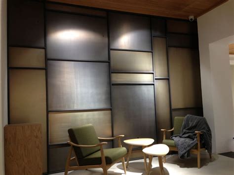 Boiserie in metallo stile industriale