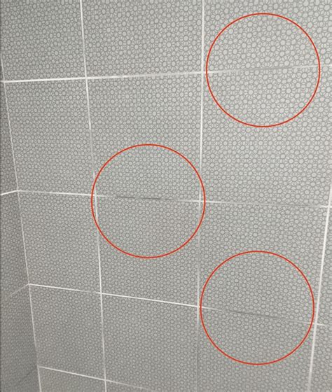 Chiazze e colorazione non uniforme nella stuccatura
