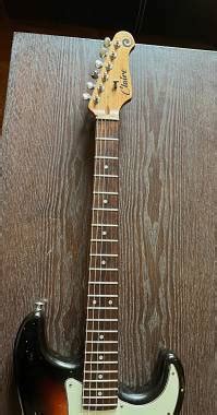 Chitarra Stratocaster con manico in acero e palissandro