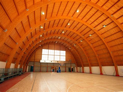Copertura in legno lamellare per impianti sportivi