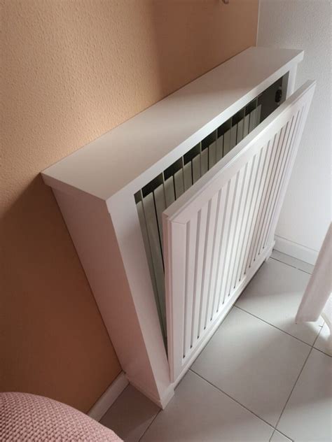 Copritermosifone bianco in un appartamento