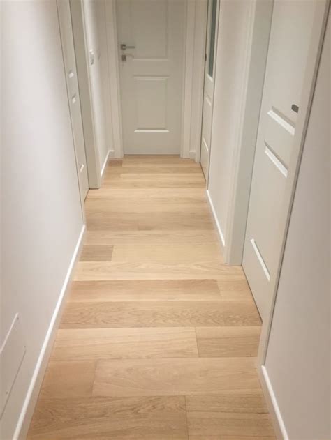Corridoio con parquet in legno