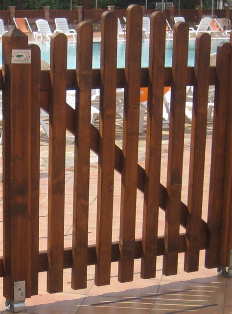 Costruzione cancello in legno