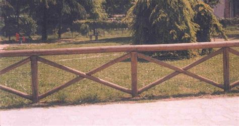 Costruzione staccionata in legno