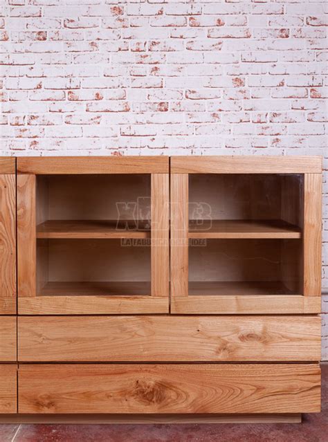 Credenza in legno in cucina