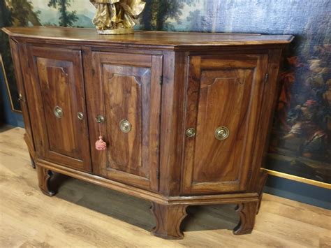 Credenza scantonata veneta del 1700