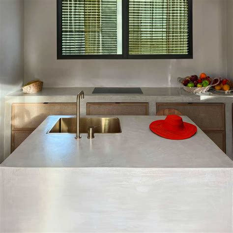 Cucina con top in microcemento