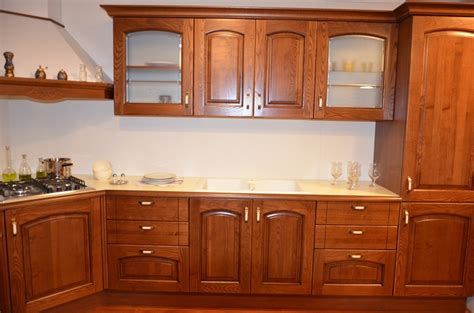 Cucina in legno massello classica