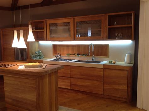 Cucina moderna in legno massello