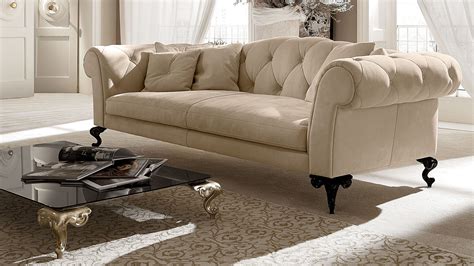 Divano classico in pelle