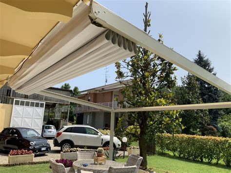 Esempio di Pergola con Tende da Sole