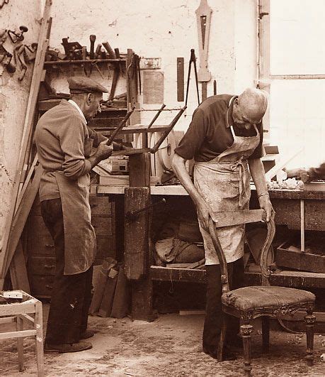 Falegname al lavoro