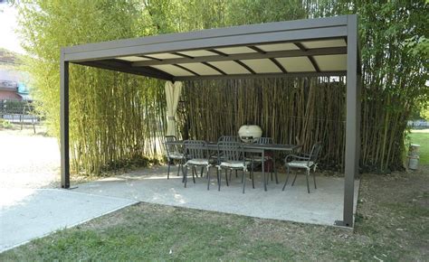 Gazebo con copertura laterale