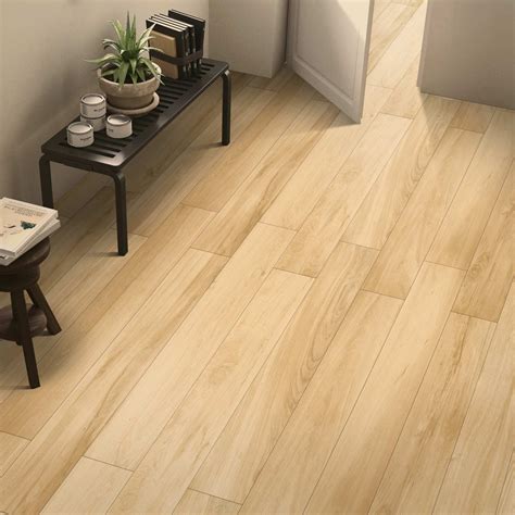 Gres porcellanato effetto legno chiaro