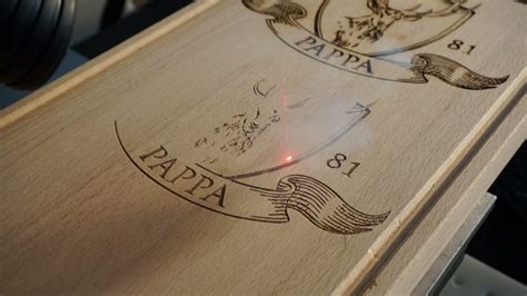 Incisione laser su legno