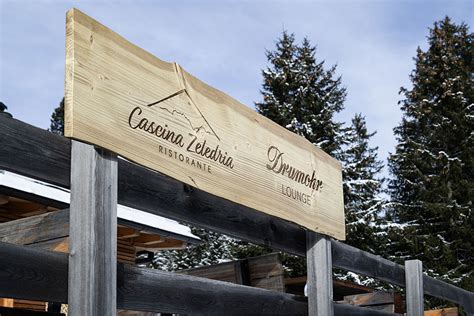 Insegna artistica in legno