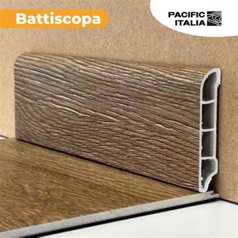 Installazione battiscopa in legno