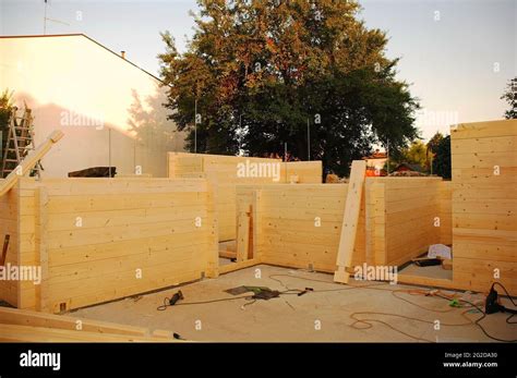 Interno di una casa prefabbricata in legno