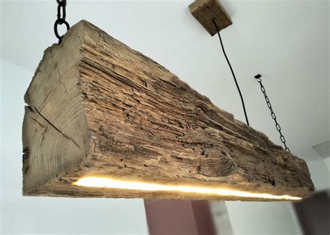 Lampada in legno con finitura RO 3000 Hydro e RO 3003 Hydro