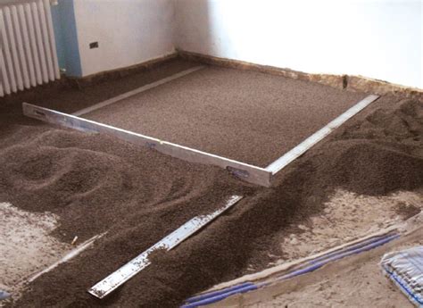 Livellamento a secco di un pavimento in legno