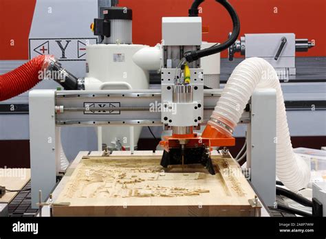Macchina CNC per la lavorazione del legno