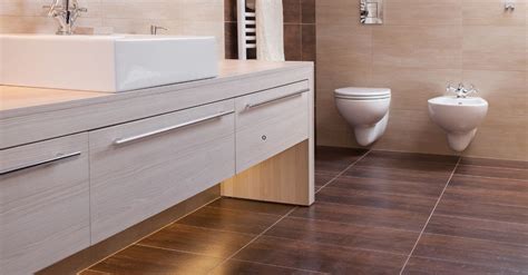 Manutenzione del parquet in bagno