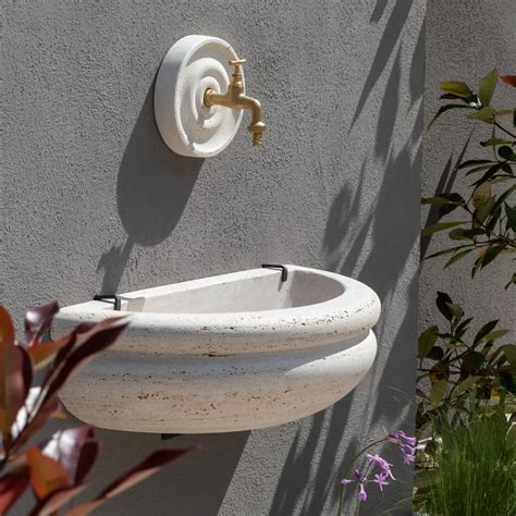 Manutenzione fontana da giardino