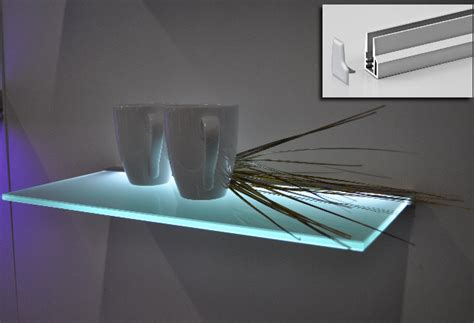 Mensola in vetro illuminata con LED