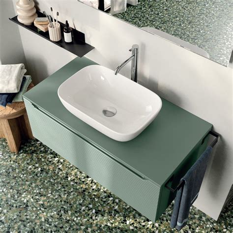 Mobile bagno sospeso con lavabo da appoggio