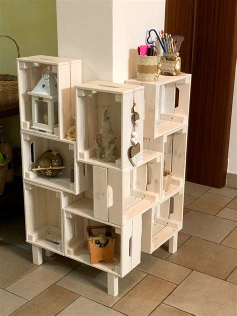 Mobile multifunzionale con cassette di legno