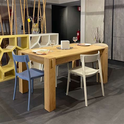 Montaggio tavolo in legno rovere