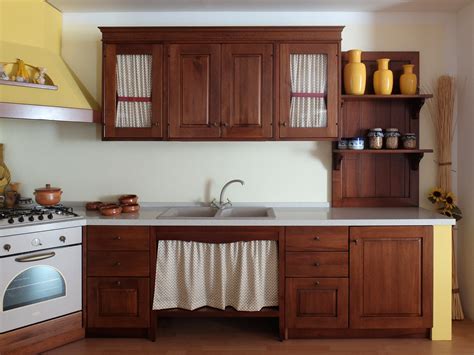 Pannelli in legno con portavasetti in cucina