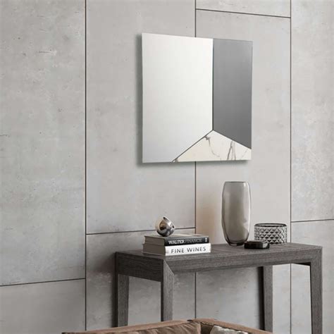 Pannello laminato a specchio in un ambiente moderno