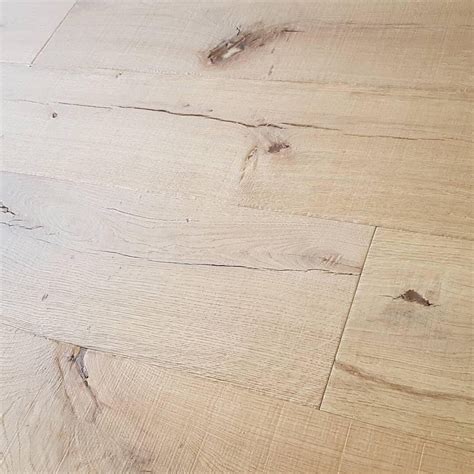 Parquet che si solleva