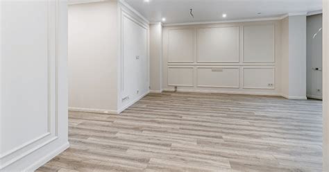 Parquet chiaro in un ambiente moderno