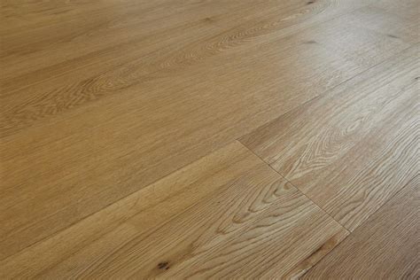 Parquet in rovere verniciato naturale
