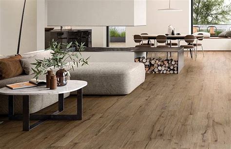 Pavimento effetto legno in un ambiente moderno