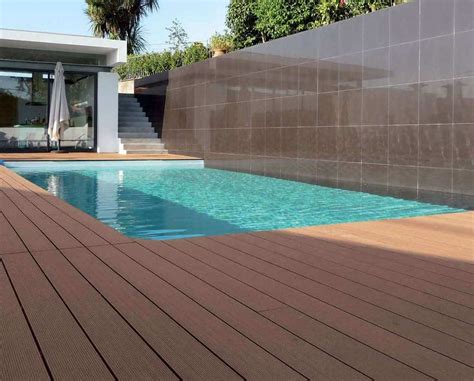 Pavimento esterno in decking WPC effetto legno