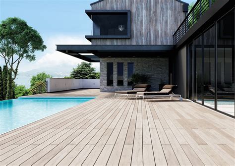 Pavimento in legno composito per esterni