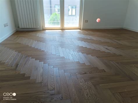 Pavimento in legno posato a spina