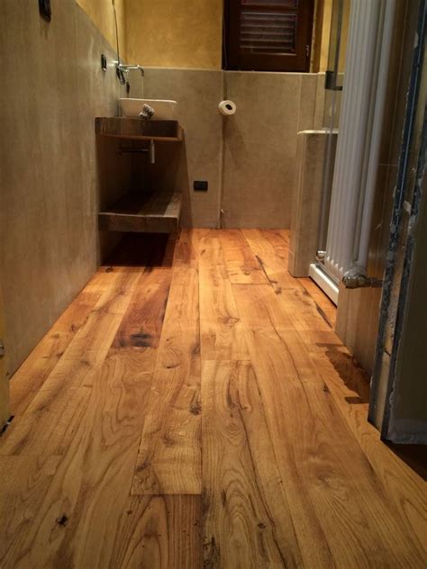 Pavimento in legno tarlato