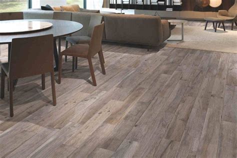 Pavimento in linoleum effetto legno IKEA