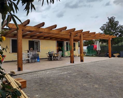 Pergola in legno lamellare